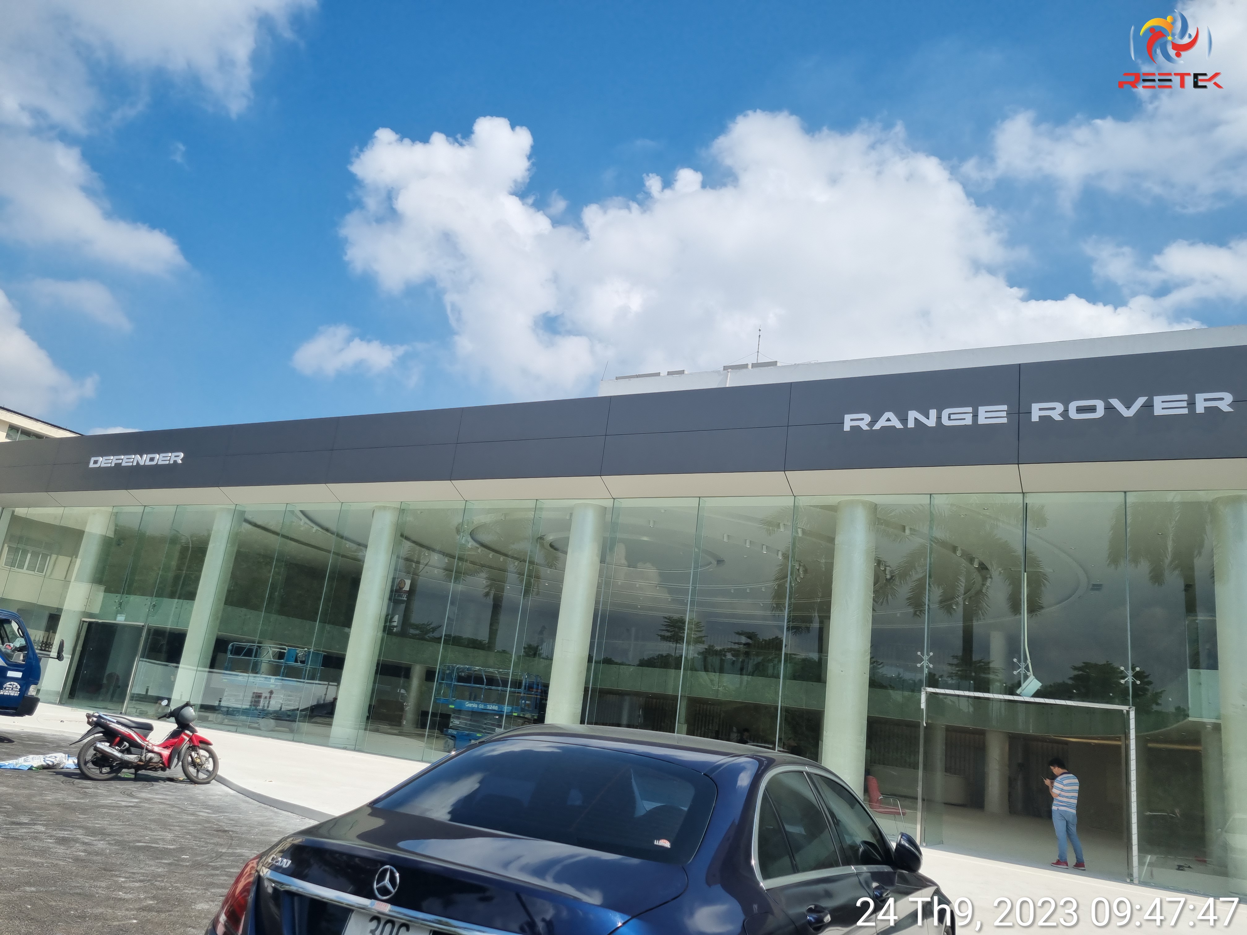 SHOWROOM RANGE ROVER- BỘ CÔNG AN TP HẢI PHÒNG- TRƯỜNG VIỆT XÔ